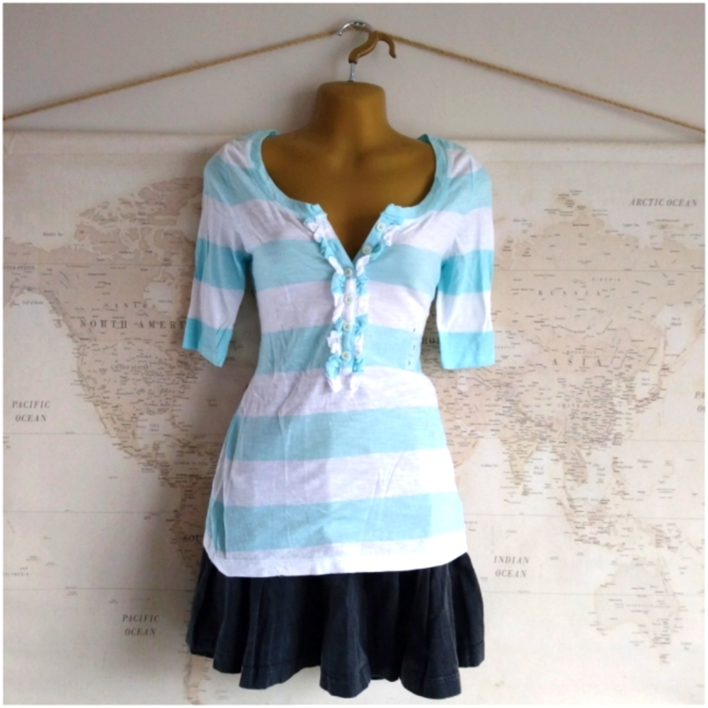 *SOLD* Y2K Old Navy Striped Ruffled Henley Top in White and Teal-Size S